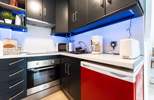 Cabopino Apartment | Apartment 'Mi Patio, Port Of Cabopino' with Shared Pool, Wi-Fi and Air Conditioning
