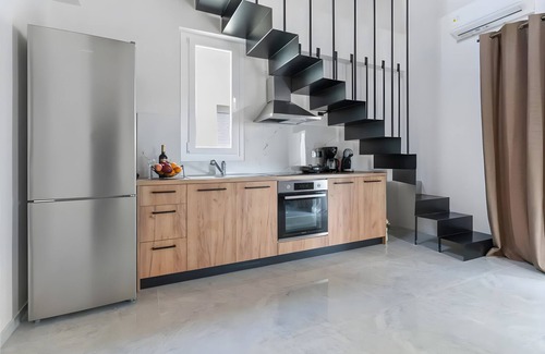 Episkopos Apartment | Apartment 'Miralis' with Mountain View, Wi-Fi and Air Conditioning