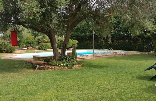 Alghero Apartment | Apartment 'Mirto' with Shared Pool, Wi-Fi and Air Conditioning