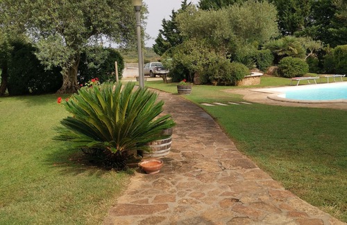 Alghero Apartment | Apartment 'Mirto' with Shared Pool, Wi-Fi and Air Conditioning
