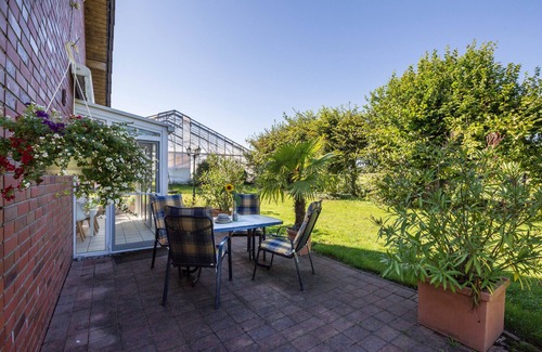 Overhagen Apartment | Apartment "Mit Wintergarten nah Moviepark" with Private Terrace & Wi-Fi