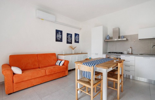 Ameglia Apartment | Apartment 'Montemare' with Private Garden, Wi-Fi and Air Conditioning