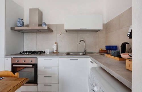 Ameglia Apartment | Apartment 'Montemare' with Private Garden, Wi-Fi and Air Conditioning