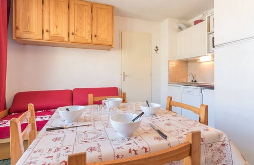 Montgenevre Apartment | Apartment Montgenèvre - 2 bedrooms, balcony, washing machine, TV