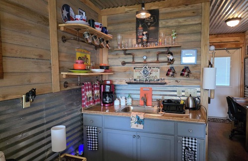 Eureka Springs Apartment | Apartment, Mountain View/Personal Deck Bikers welcome. Mins to DT Eureka Spgs.