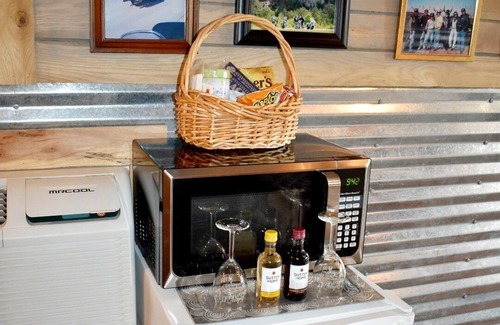 Eureka Springs Apartment | Apartment, Mountain View/Personal Deck Bikers welcome. Mins to DT Eureka Spgs.