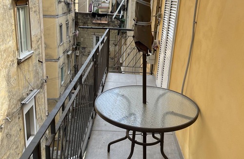 Quartieri Spagnoli Apartment | Apartment naples center House D10S Spanish quarters