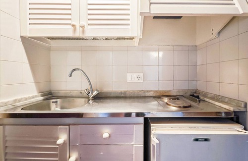 Ibiza City Centre Apartment | Apartment 'Navila Número 3' with Shared Pool, Wi-Fi and Air Conditioning
