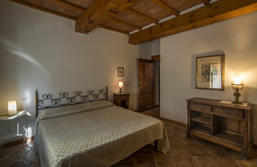 Laterina Apartment | Apartment near Florence with 3 acres of open space, barbecue, on-site restaurant and pool
