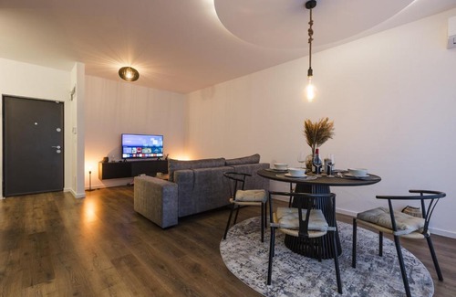 Calea Sever Bocu Apartment | Apartment near Iulius Mall with Balcony & Private Parking