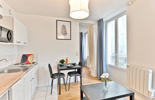 Porte-Saint-Martin Apartment | Apartment near Mairie 10th arrondissement