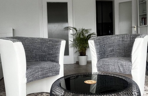 Suedviertel Apartment | Apartment near the center with balcony and view of the city park