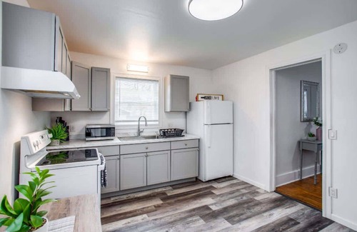 Rochester Apartment | Apartment Near UofR, Strong, Airport and DWTN