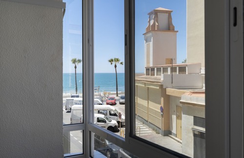 Cadiz Apartment | Apartment next to the sea, with views from living room and terrace, including private parking