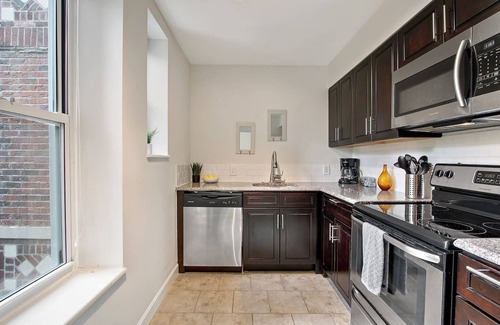 DeBaliviere Place Apartment | Apartment next to Zoo/Forest Park/WashU pets welcome ask about monthly price
