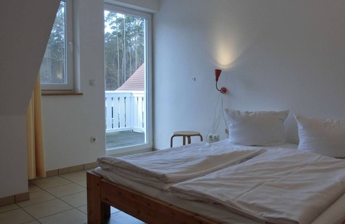 Gelbensande Apartment | Apartment NH11 - 3-room apartment with 2 floors, 2 bedrooms in a quiet location for 6 people. with WiFi