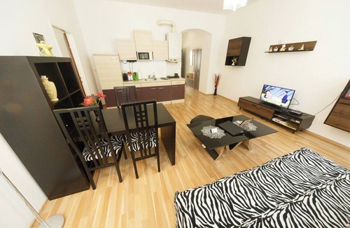 Funfhaus Apartment | Apartment No. 07 in Vienna near Schönbrunn/Westbahnhof | Keyless Check-In