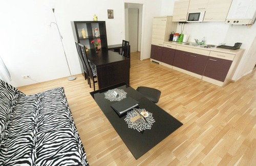 Funfhaus Apartment | Apartment No. 07 in Vienna near Schönbrunn/Westbahnhof | Keyless Check-In