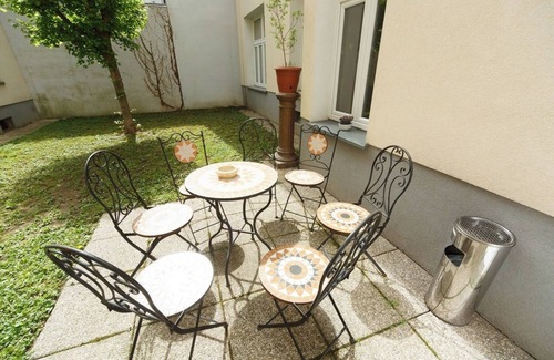 Funfhaus Apartment | Apartment No. 13 in Vienna near Schönbrunn/Westbahnhof | Keyless Check-In