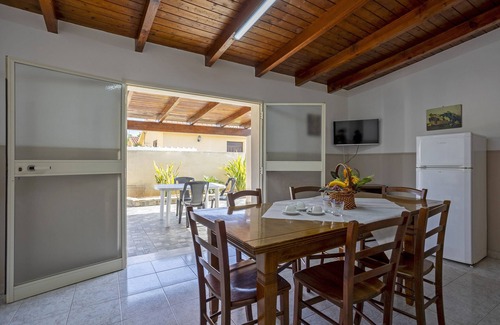 Mazara del Vallo Apartment | Apartment 'Oasi Lamia - 2' with Shared Pool, Wi-Fi and Air Conditioning