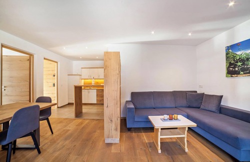 Rifiano Apartment | Apartment Oberegghof Hirzer with Mountain View, Pool and Wi-Fi