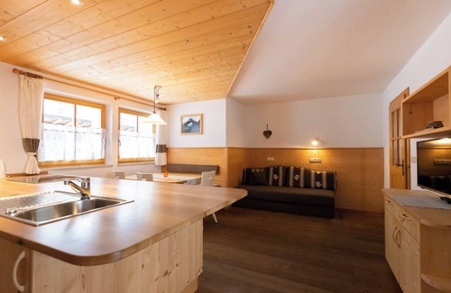 San Genesio Atesino Apartment | Apartment 'Oberfahrerhof Stoanerne Mandl' with Mountain View, Shared Terrace and Wi-Fi