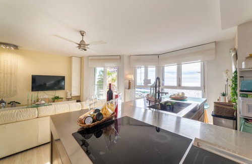 Almeria Apartment | Apartment "Ocean Views, Paseo Marítimo" with Terrace and Wi-Fi