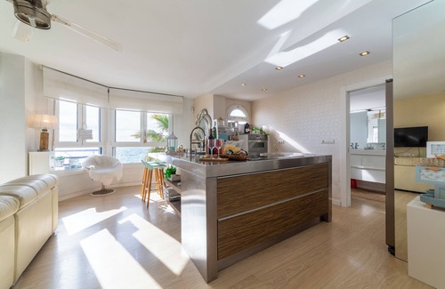 Almeria Apartment | Apartment "Ocean Views, Paseo Marítimo" with Terrace and Wi-Fi