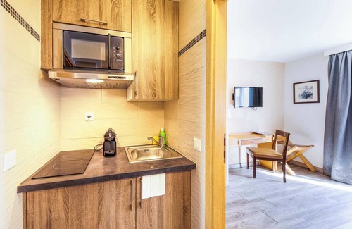 Downtown Geneva Apartment | Apartment of Choice - AC- 1br-4p- Geneva