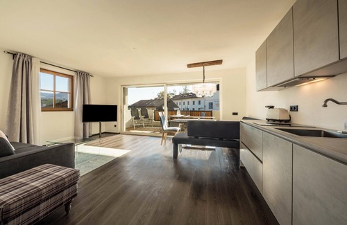 Tesimo Apartment | Apartment "Oma luisa - Schlosserhaus 31" with Balcony, Mountain View & Wi-Fi