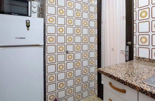 L'Estartit Apartment | Apartment 'Omega 7' with Shared Pool, Shared Garden and Air Conditioning