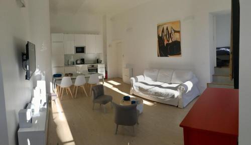 Old Town Apartment | Apartment on Place Massena