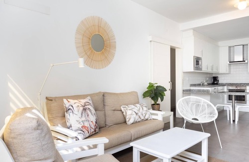 Poris de Abona Apartment | Apartment on the beach, work area and private parking - PillowAbroad