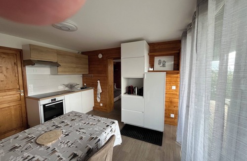 Les Angles Apartment | Apartment on the ground floor with terrace. Nice view.100m from the slopes.Quiet