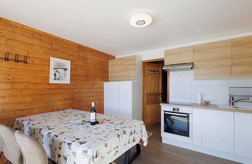 Les Angles Apartment | Apartment on the ground floor with terrace. Nice view.100m from the slopes.Quiet