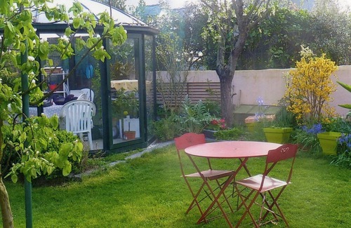 Courtoisville-Sillon-Moka Apartment | apartment on the ground floor (direct access to the garden). 300m from the large beach