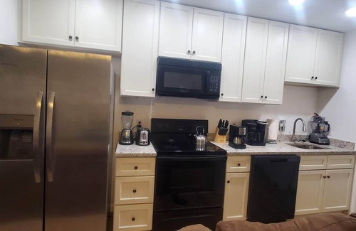 Tallahassee Apartment | Apartment: One unit of a duplex near FSU-B