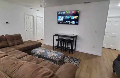 Tallahassee Apartment | Apartment: One unit of a duplex near FSU-B