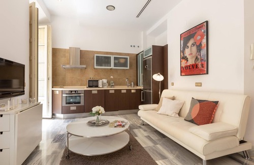 La Victoria Apartment | Apartment overlooking Plaza de la Merced in the building where Picasso was born