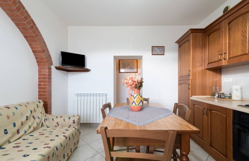 Cortona House | Apartment "Papà Giuseppe La Cantina" with Shared Pool & Wi-Fi