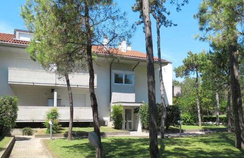 Lignano Pineta Apartment | Apartment Parco Hemingway-5 by Interhome