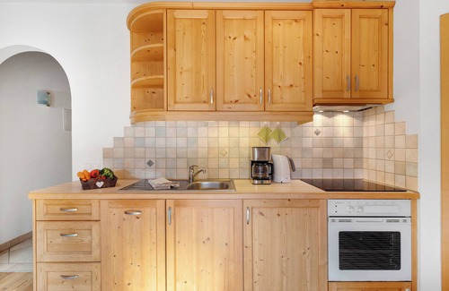 La Valle Apartment | Apartment 'Pares' with Mountain View, Shared Garden and Wi-Fi
