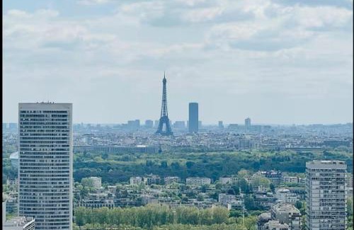 Puteaux Apartment | Apartment Paris La Défense Eiffel Tower Skyline