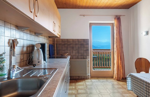 Perdonig/Predonico Apartment | Apartment 'Petra' with Mountain View, Shared Garden and Wi-Fi