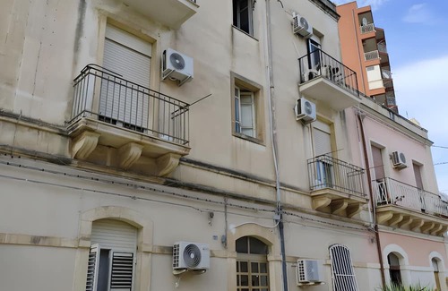 Santa Lucia Apartment | Apartment 'Petros' with Balcony, Wi-Fi and Air Conditioning