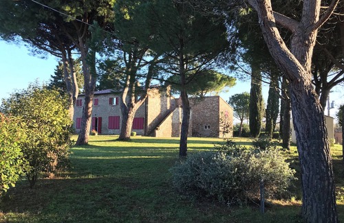Bibbona Apartment | Apartment 'Piccolo' with Shared Garden and Wi-Fi