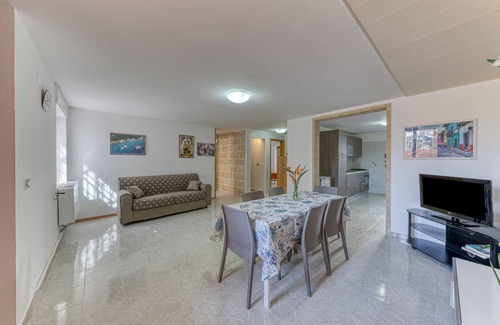 Capilungo Apartment | Apartment "Pilella" close to the Sea with Private Terrace & A/C