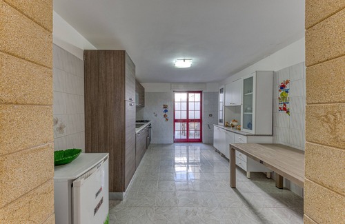 Capilungo Apartment | Apartment "Pilella" close to the Sea with Private Terrace & A/C