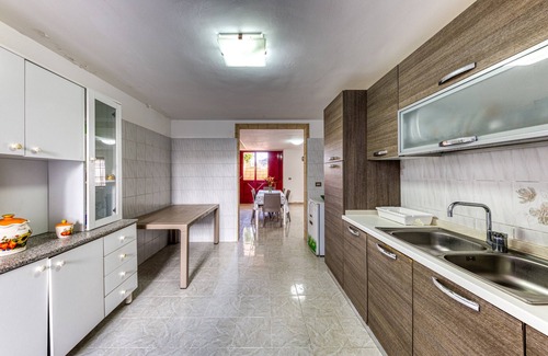 Capilungo Apartment | Apartment "Pilella" close to the Sea with Private Terrace & A/C