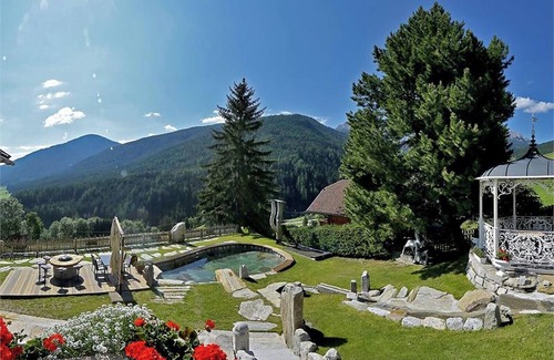 Sorafurcia Apartment | Apartment Piz da Peres Kronplatz with Mountain View, Pool, Sauna & Wi-Fi